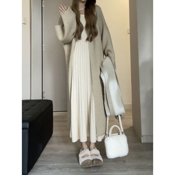 French long-sleeved knitted dress for women in autumn and winter 2022 new style with soft Hepburn style sweater skirt 