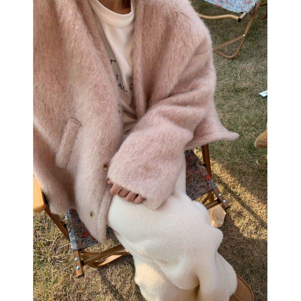 Cute fashionable thickened woolen coat temperament warm V-neck this year D an Angora goat wool top 