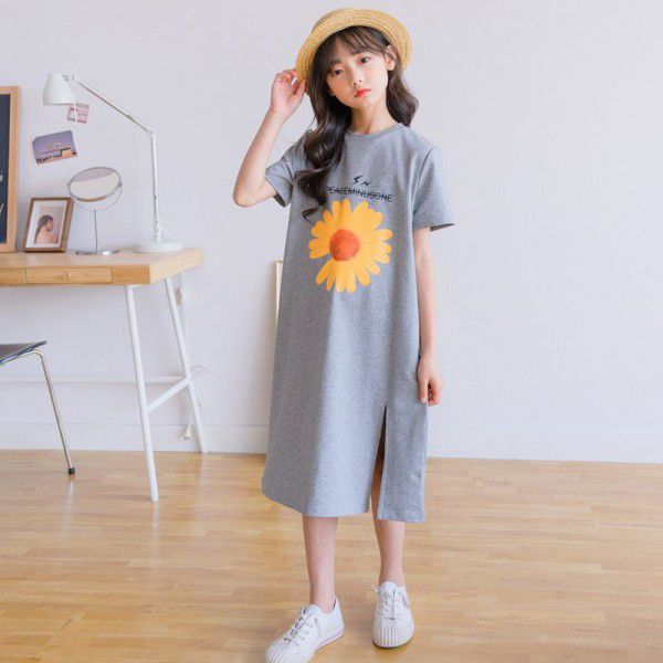 Children's wear 2020 summer new middle and large children's Korean version loose medium and long T-shirt girls small daisy short sleeve top 